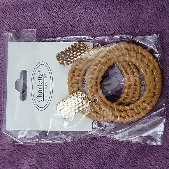 Honey Earrings - Picture 2 of 4